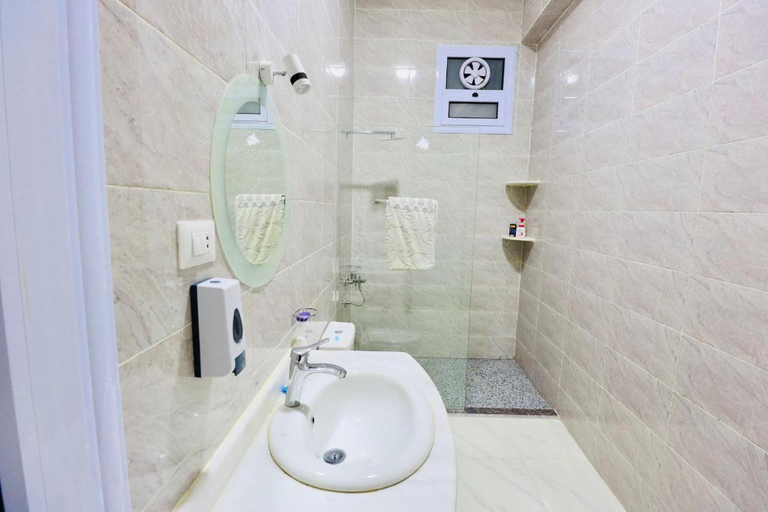 Bathroom 3, Memnon House, Luxor