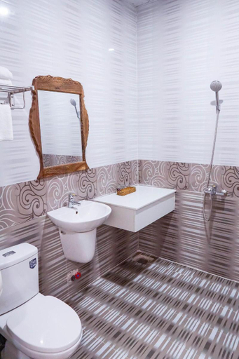 Bathroom 5, Little Sai Gon Hotel, Chau Doc