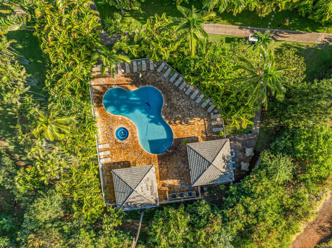 Others 3, Steps to Beach | Maui Banyan King Studio, Maui