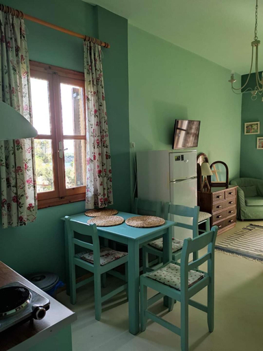 Others 4, iliolithos rooms, Peloponnese