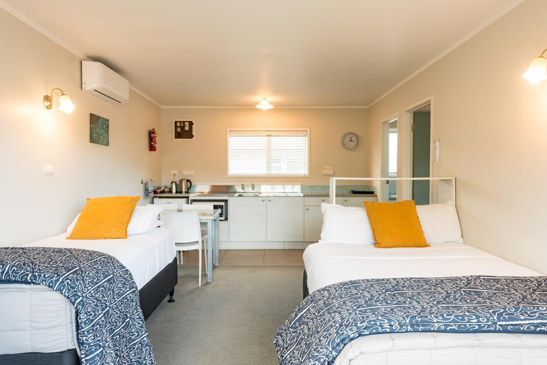 Bedroom 3, Averill Court Motel, Far North