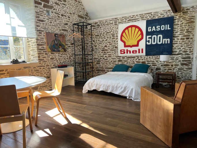 Bedroom 2, Les Rochers, Manche