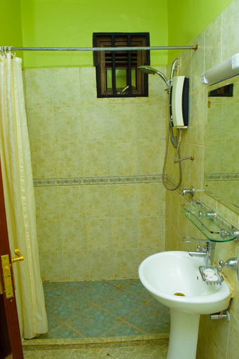 Bathroom 3, raya hotel, Starehe