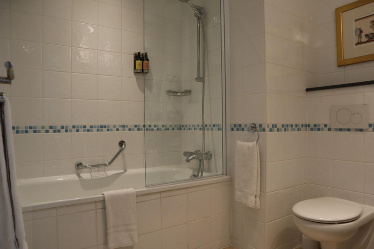 Bathroom 5, Le Grand Magic Hotel, Seine-et-Marne