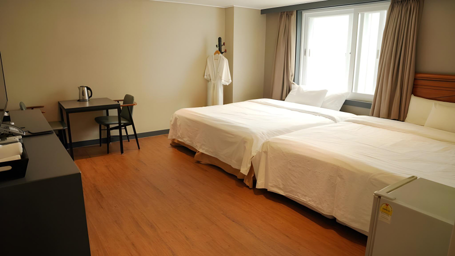 Bedroom 4, Hotel Rainbow, Changnyeong