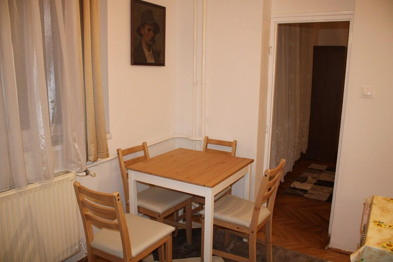 Others 5, Three hippos apartman, Budapesti
