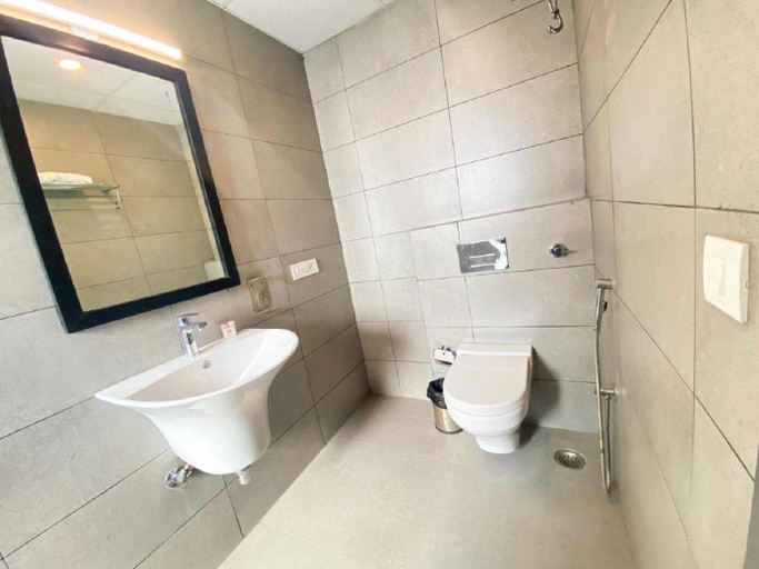 Bathroom 4, Hotel City Empire Dx, Delhi