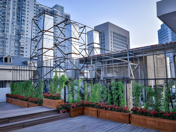 Exterior & Views