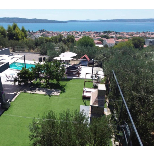 Others 5, Villa Cicibela, Kaštela