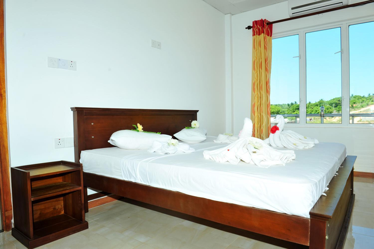 Bedroom 3, Hotel Glee, Trincomalee Town and Gravets