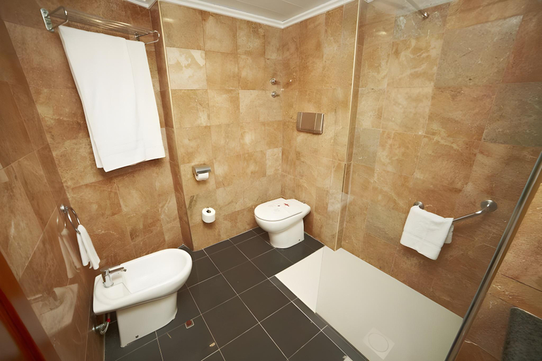 Bathroom 5, Hotel Marina, Alicante