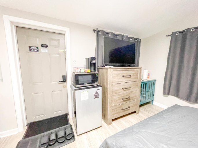 Others 2, Beautiful room in prime location, Pinellas