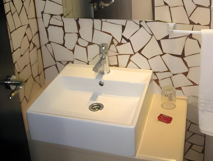 Bathroom 2, Hostal Plaza Ruiz, Ceuta