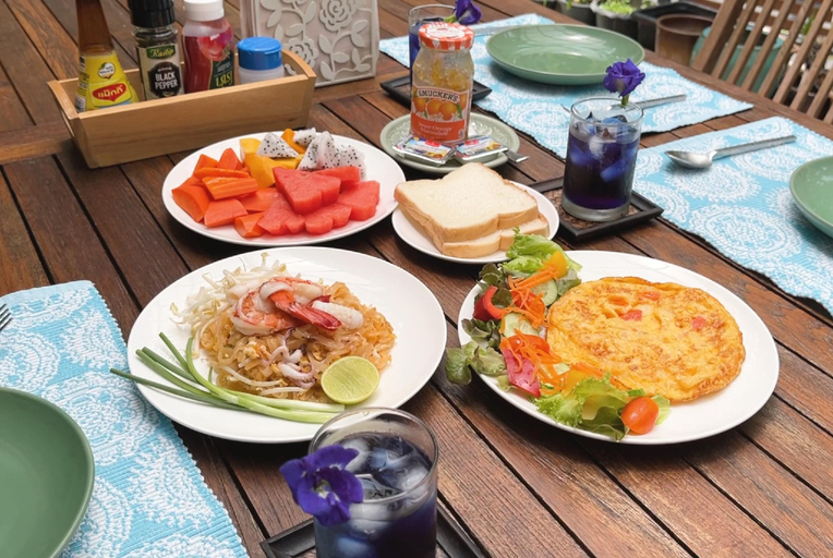 Food & Drinks, Baleeyan , Phuket Island