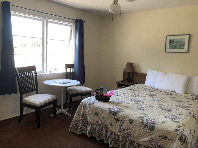 Bedroom 2, Lighthouse Inn, Lane
