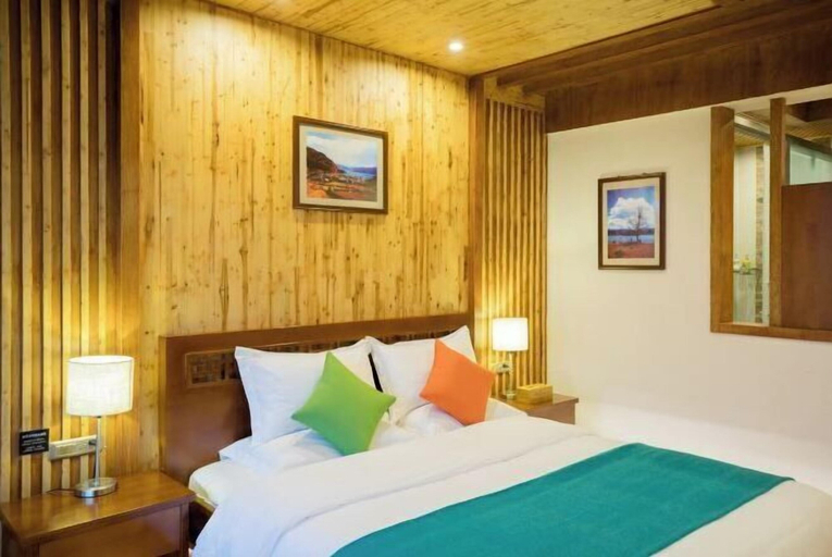 Bedroom 3, Yingyue Lakeside Inn, Lijiang