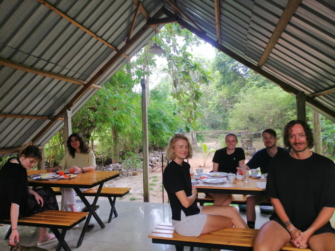Food & Drinks 4, Malwathu Oya Forest Garden, Nachchadoowa