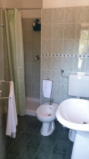 Others 5, Ohana B&B, Latina