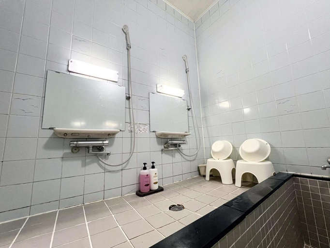 Bathroom 3, Hakodate Henmi Ryokan, Hakodate