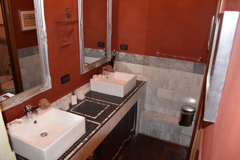 Bathroom, The Black Sheep B&B, Florence