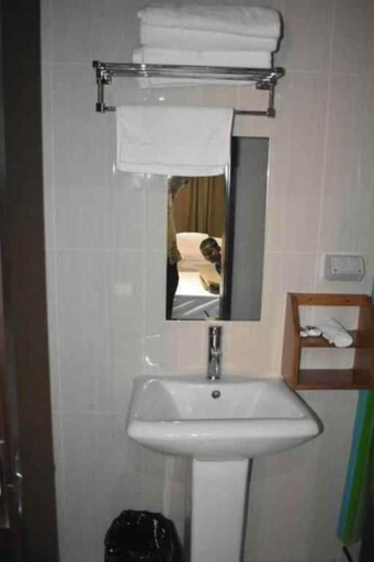 Bathroom, Galaxy Hotels & Apartments, Macuata