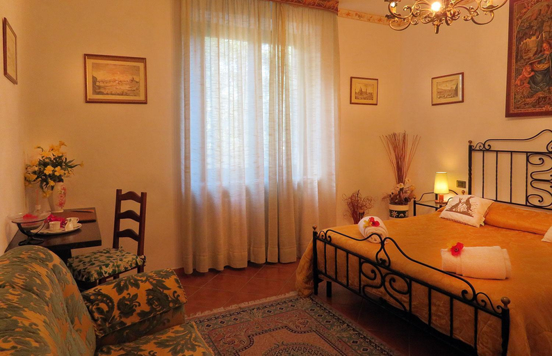 Bedroom 2, Villa Sant'Uberto Country Inn, Siena