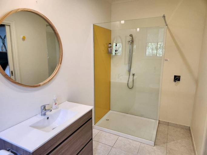 Bathroom 3, Deville at Healesville Hotel, Yarra Ranges - North