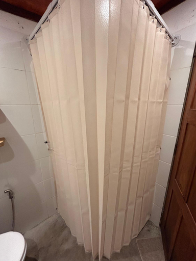 Bathroom 3, Cabare Du Vento, Cruz
