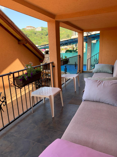 Others 5, Villa Lila
