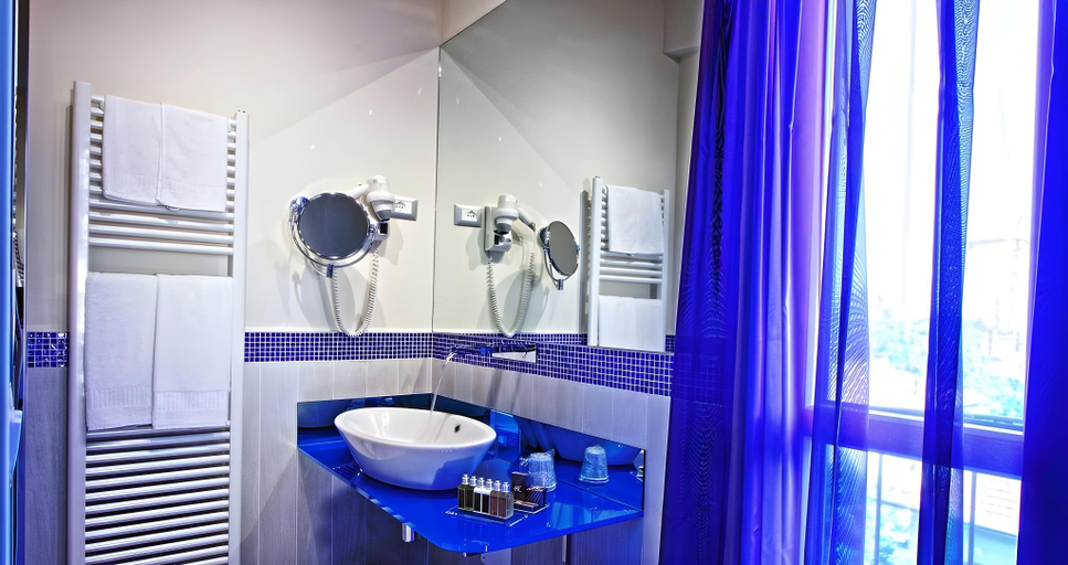 Bathroom 5, Hotel Calzavecchio, Bologna