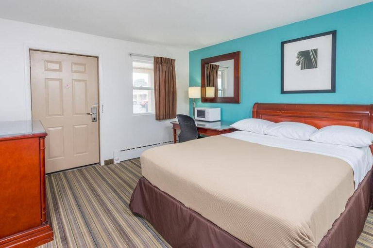 Bedroom 3, Knights Inn - Pittsfield, IL, Pike