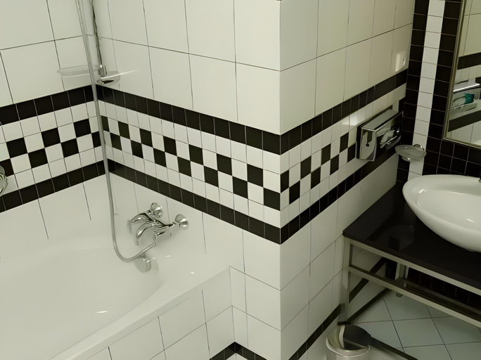 Bathroom 4, The Golden Wheel, Praha 6
