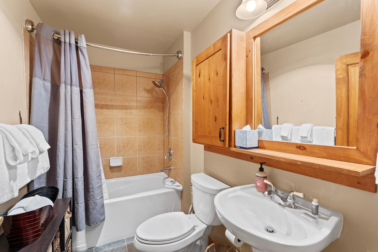 Bathroom 4, Red Hawk Lodge 2222, Summit