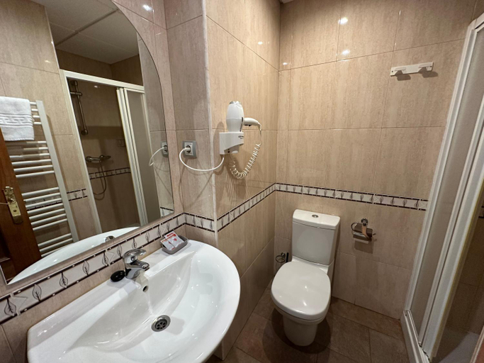 Bathroom 2, Hostal Venecia, Huesca