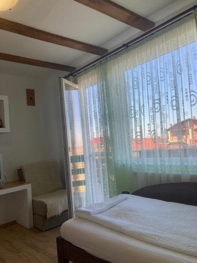 Bedroom 2, Casa Tomson, free parking, ciubar, piscina in natura, Cetariu