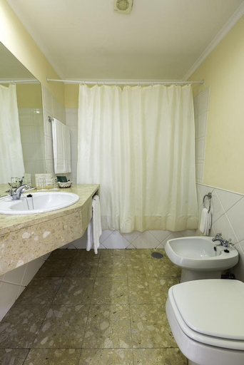 Bathroom 5, Quinta Perestrello Heritage Hotel, Funchal