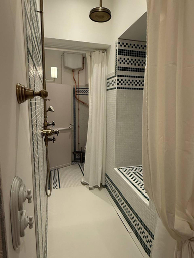 Bathroom 4, Chateau d'Estrac, Landes