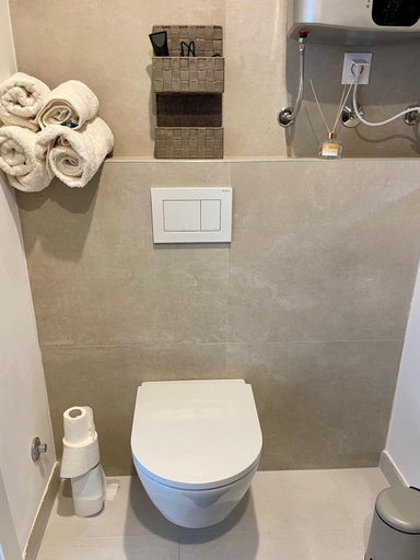 Bathroom 3, Art Heritage, Split