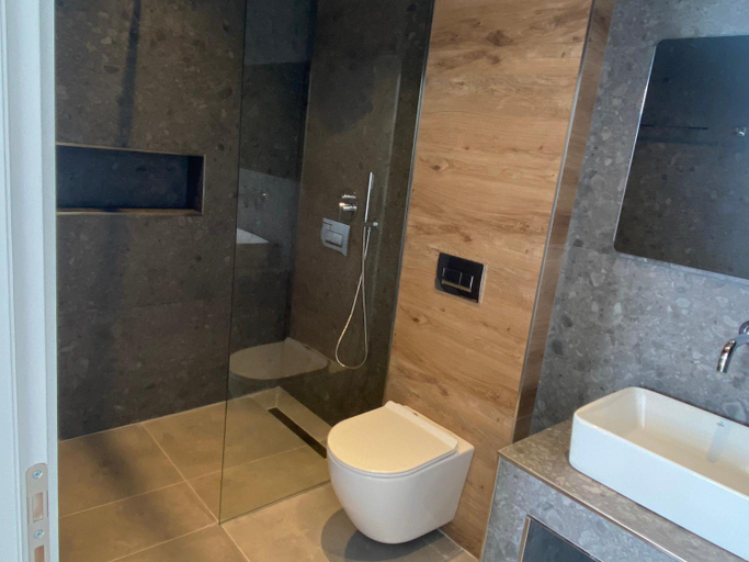 Others 5, Villa Scorpio, Vlorës
