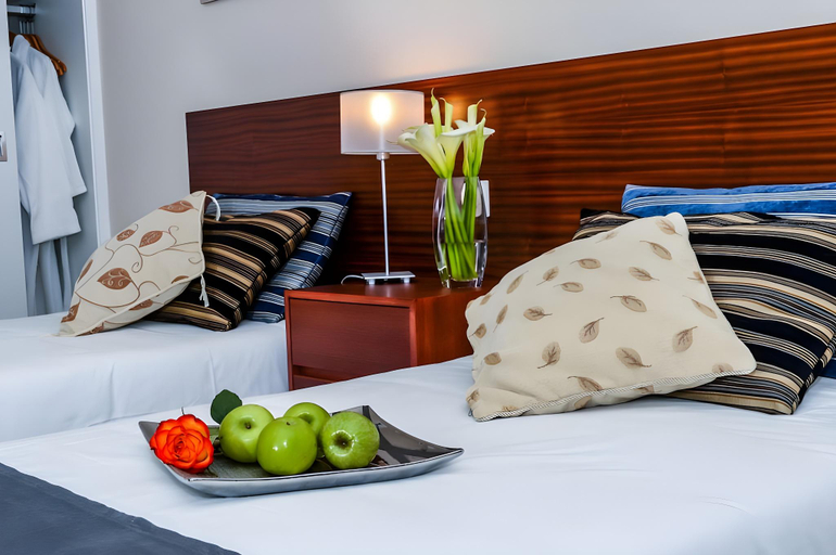 Bedroom 3, Duas Torres Hotel, Funchal