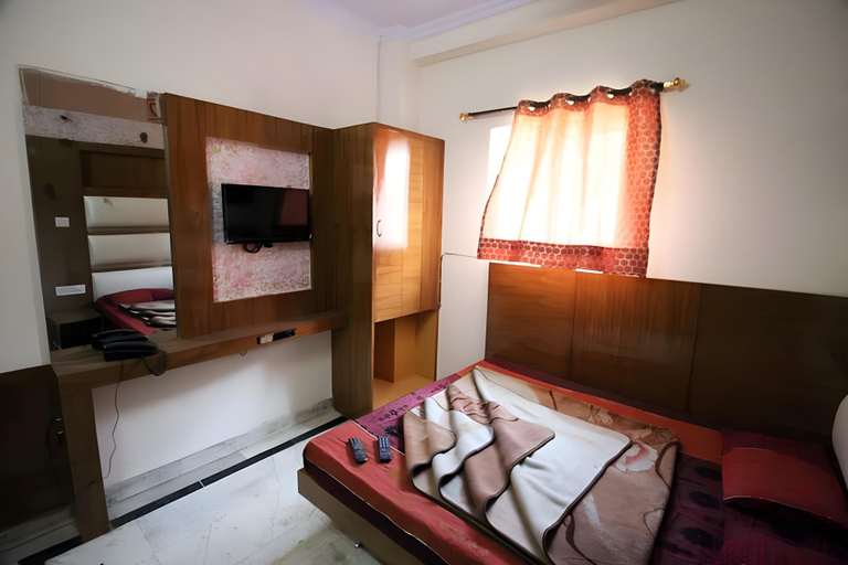 Bedroom 1, Hotel Silver Palace, Delhi