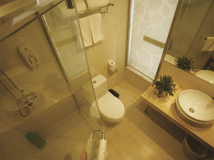 Bathroom 3, GreenTree Inn HuaiAn North Beijing Road Express Hotel, Huai'an