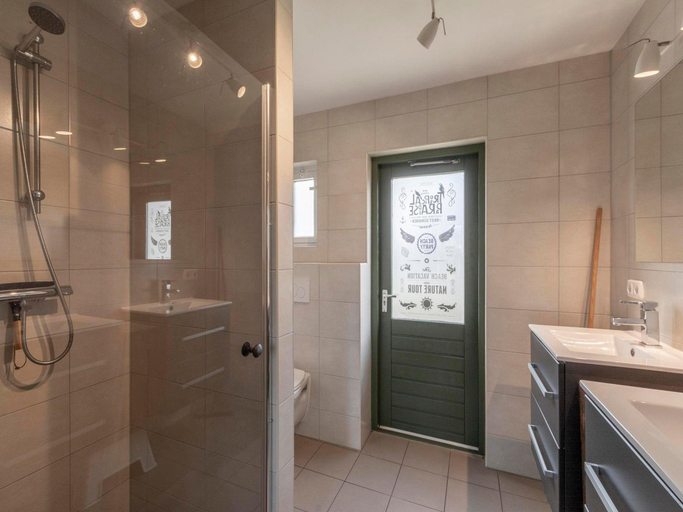 Bathroom 3, Spacious Villa with garden, Zijpe