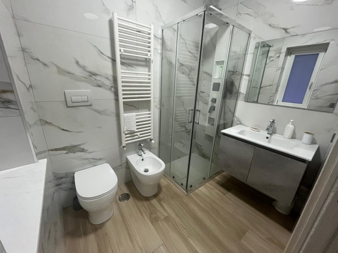 Bathroom 5, B&B La Terrazza, Crotone