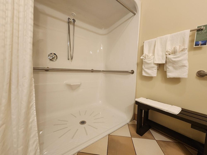 Bathroom 3, Grand Hotel, Rhea