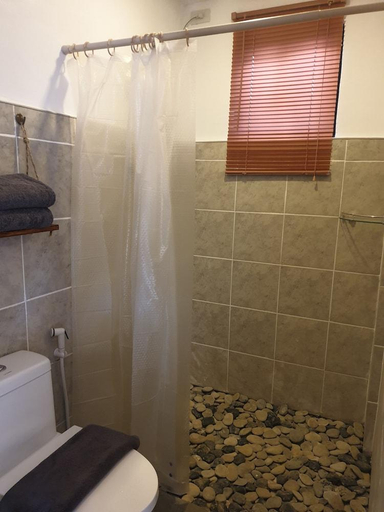 Bathroom 3, Hutch Lodge, El Nido