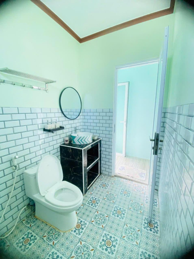 Bathroom 3, Gió coffee and homestay, Phan Thiết