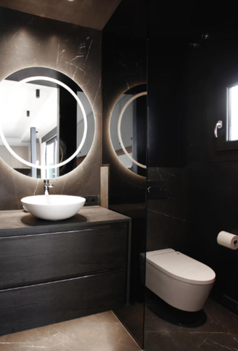 Bathroom 4, Cabo Noval 1-2, Sevilla