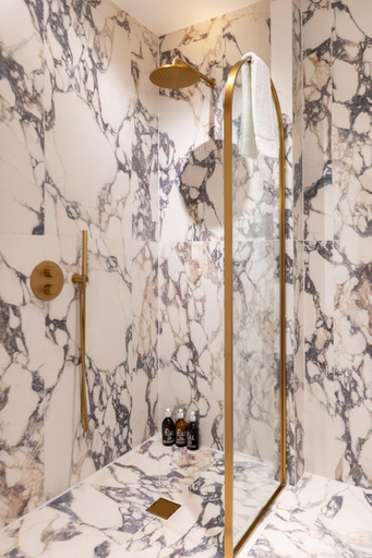 4, Kula - London Bridge, London