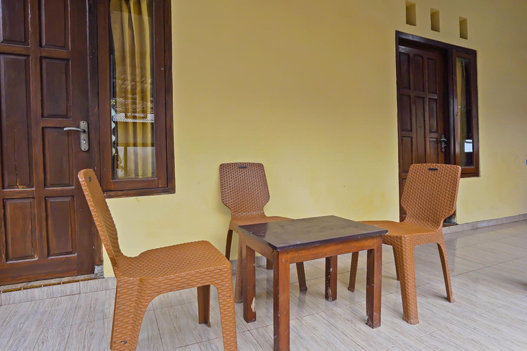 Public Area 2, Hotel O Sobat Ijen Traveller Homestay, Banyuwangi